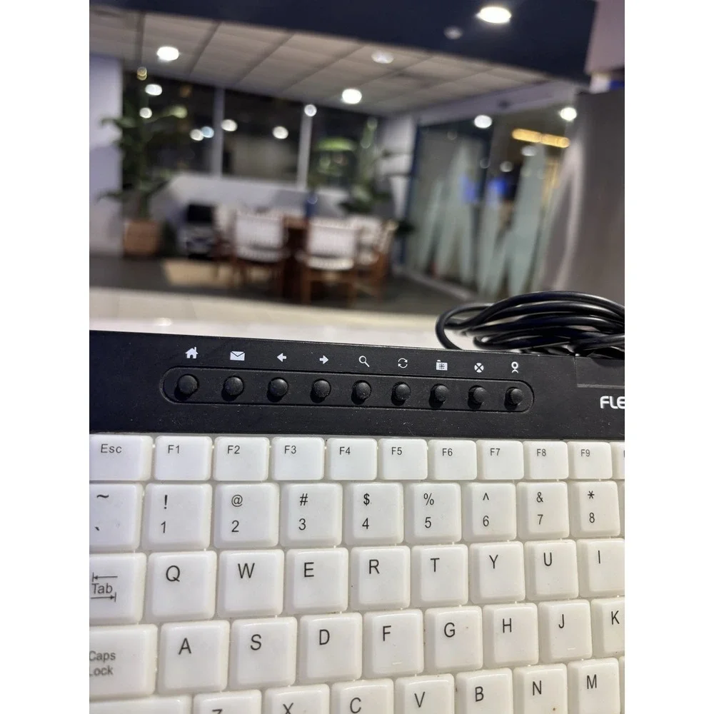 Flexiglow Light Speed Illuminated Multimedia Keyboard Wired Black and White Used